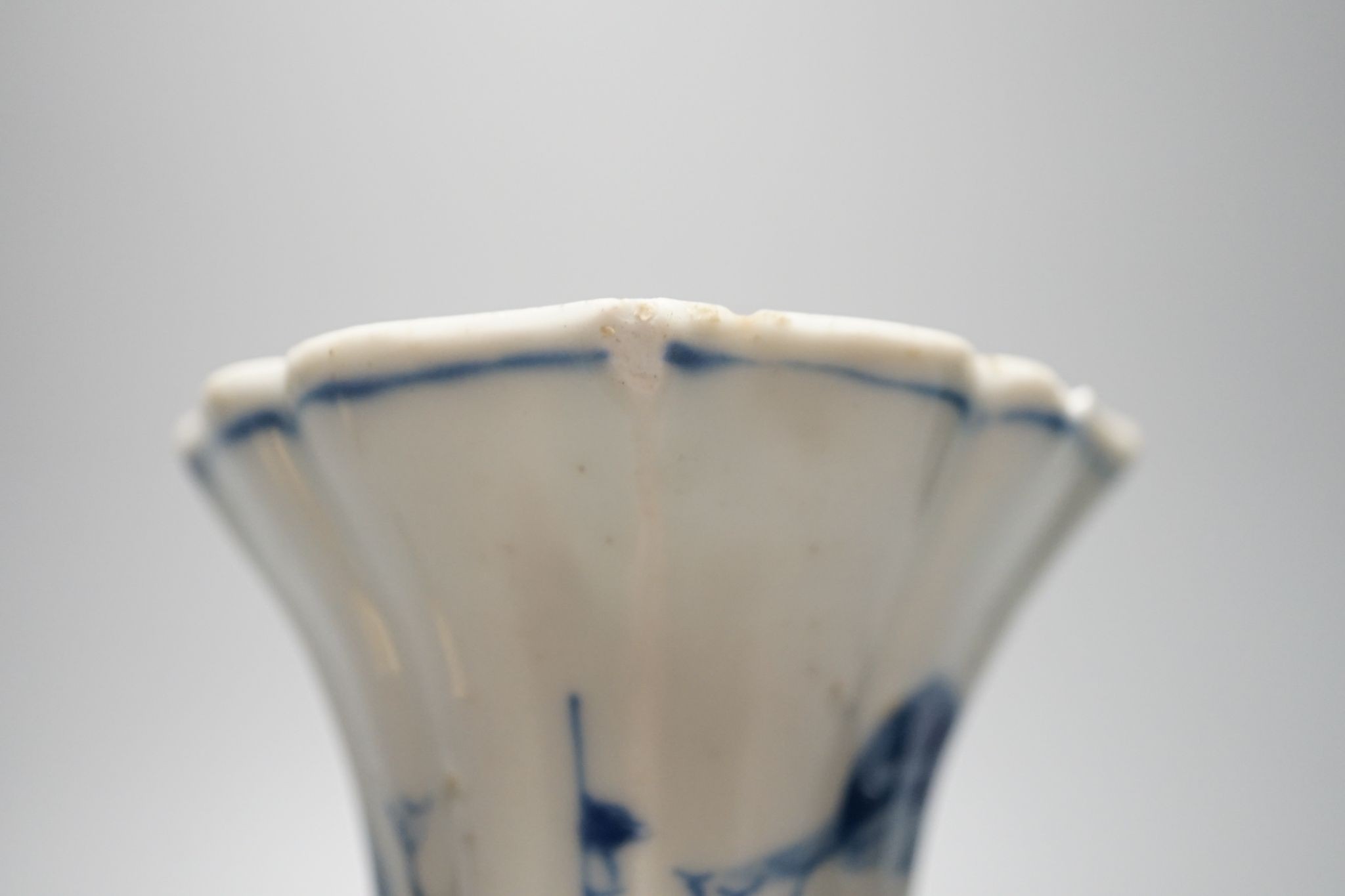 A Chinese blue and white small-petal lobed vase, Kangxi period, 14cm